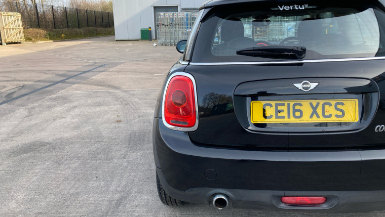 MINI Hatchback 1.5 Cooper D 3dr Diesel Hatchback